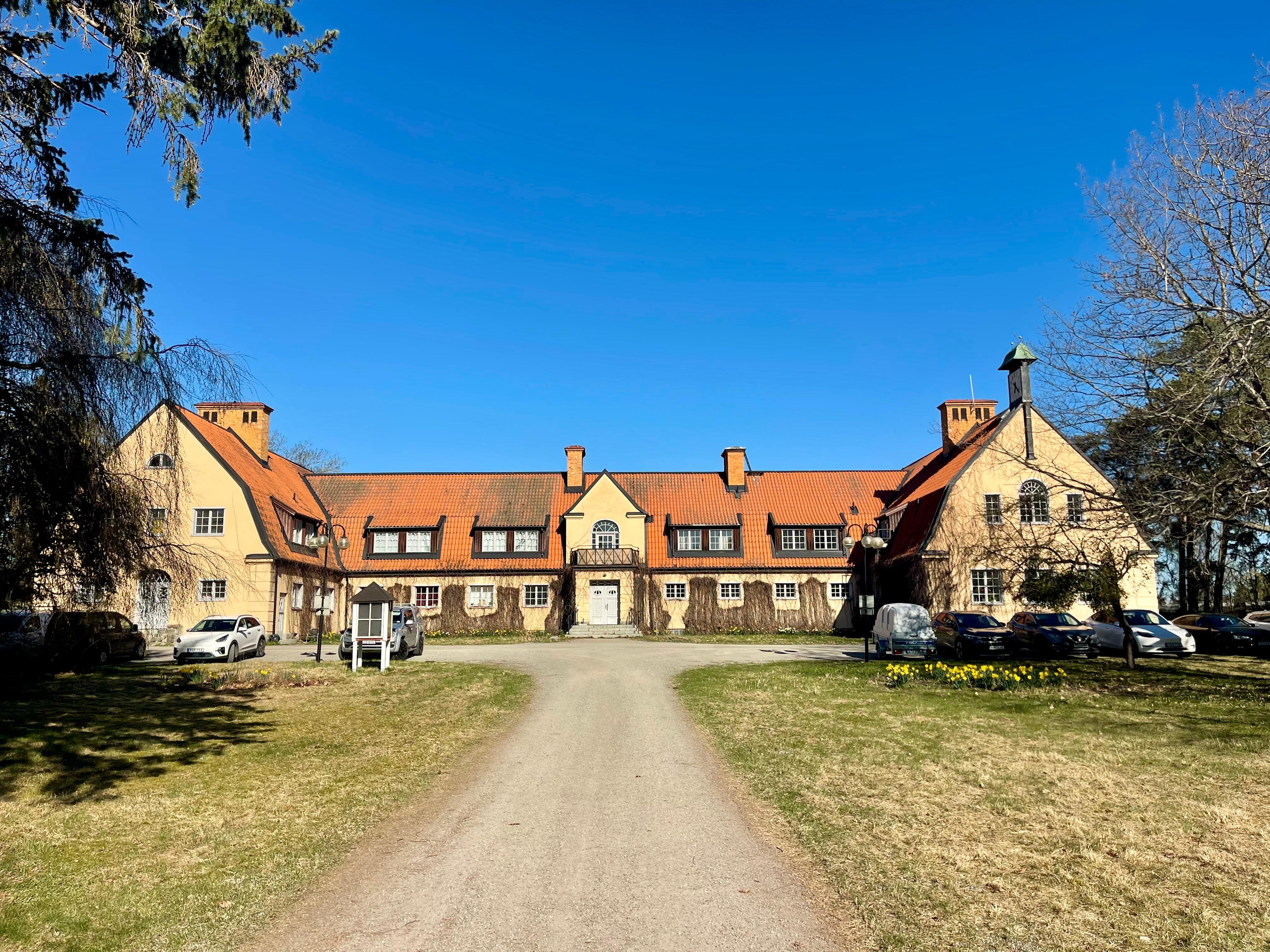 Rösaringvägen 10 – Bro