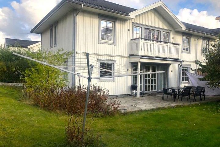Rymligt hus i centrala Sollentuna, allt inkl
