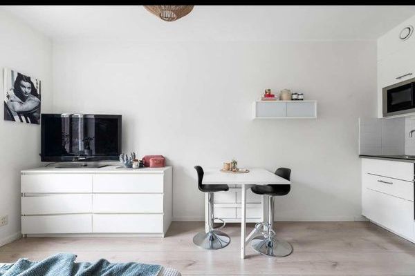 Möblerad 1:a i Solna nära T-bana och MoS