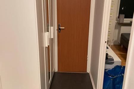 Möblerad 1:a i Hässelby strand med parkering