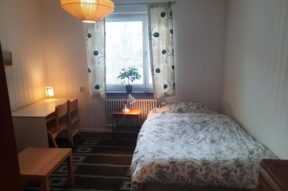 Möblerat rum med balkong i Blackeberg