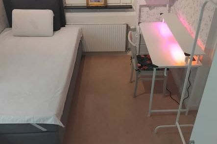 Rum uthyres nära Husby T – kvinna