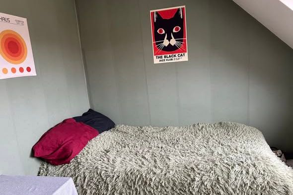 Möblerat rum med trädgårdsutsikt nära Malmö