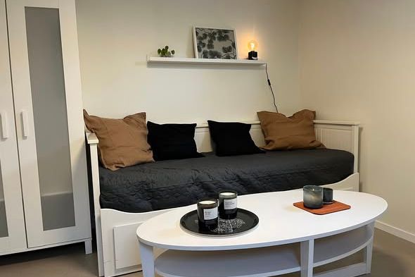 Kompakt etta med egen ingång i Tallkrogen