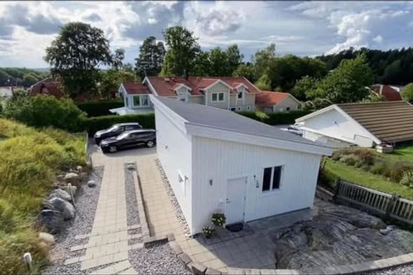 Möblerad lägenhet på Ekerö med uteplats
