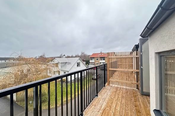 Lyxig 1 rok med loft och balkong