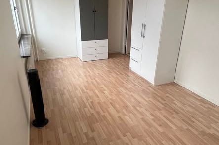 Fin 1:a med eget badrum i Täby
