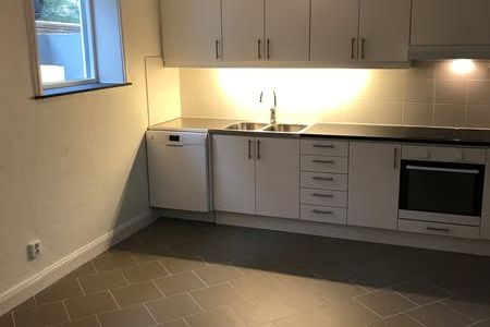 Renoverad 1:a med egen ingång i Enskede