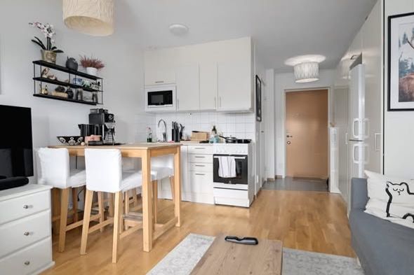 Möblerad 1a i Tomtebo nära Nydala