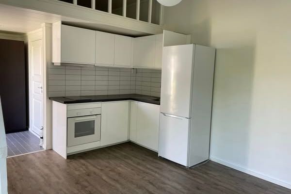 Nybyggt Attefallshus med loft i Tullinge