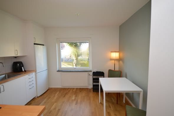 Charmig 1:a i Malmö med balkong