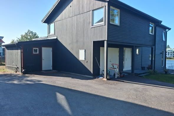 Lägenhet i Älvsjö 20 m från Långsjön