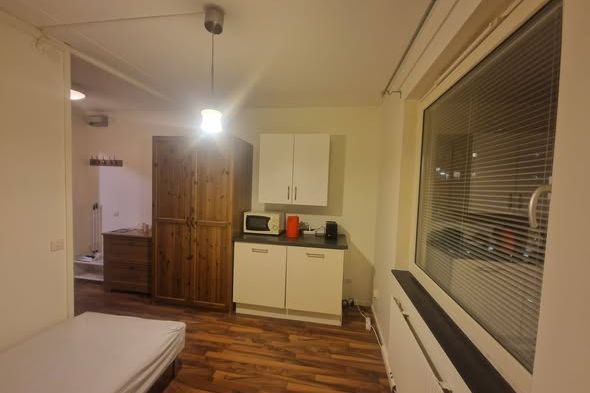 Ljus 1:a med eget badrum i Husby