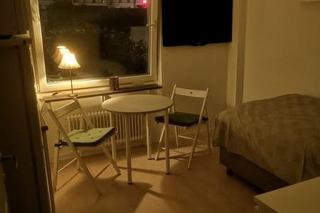 Möblerat rum med eget kök vid Centralen