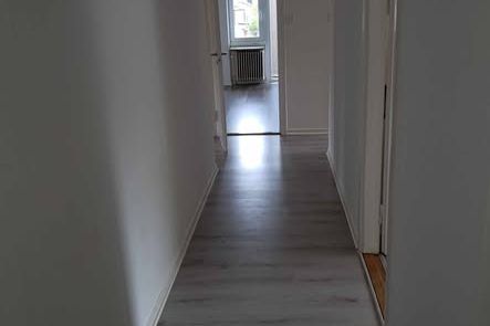 3 rok i Viskafors – balkong & p-plats
