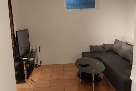 Möblerad en-suite nära Sollentuna C