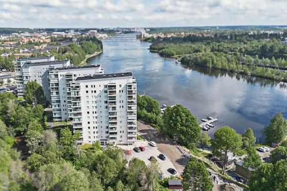 Tvåa med älvutsikt & inglasad balkong