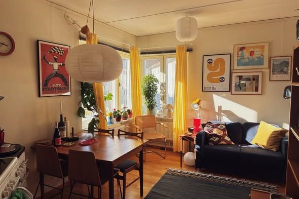 Ljus studentetta nära Ekonomikum