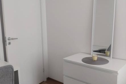 Möblerat rum nära pendeln i Jakobsberg