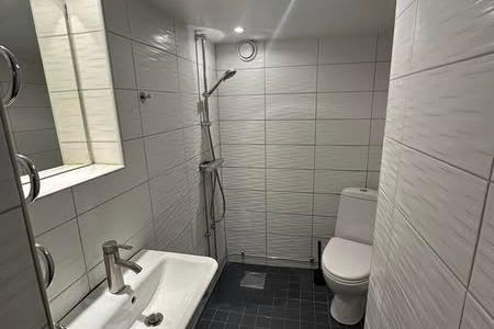 Prisvärd källarvåning nära Skogås centrum