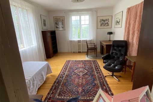 Cozy Flatshare Near Nature with Adorable Dog