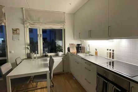 Välplanerad 1:a med uteplats i Jakobsberg