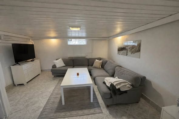 Möblerad källarlägenhet nära Persborg