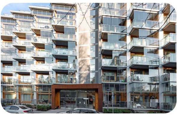 Rymlig 2:a med loft, balkong & takterrass
