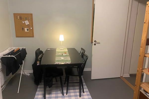Möblerat rum uthyres till kvinna – Hökarängen