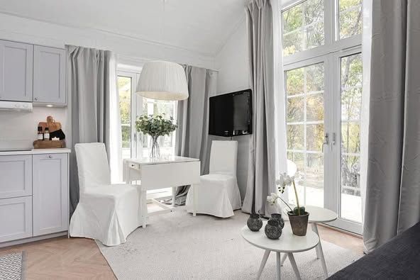 Charmigt attefallshus på Teg med älvutsikt
