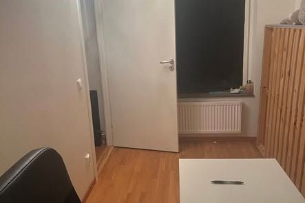 Ljust rum i Lindängen nära Hyllie