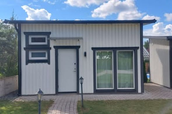 Charmigt Attefallshus i naturnära Tyresö