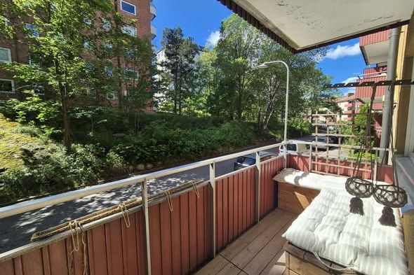 Solig balkong i Finntorp, Sickla