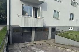 Rymligt dubbelgarage uthyres billigt