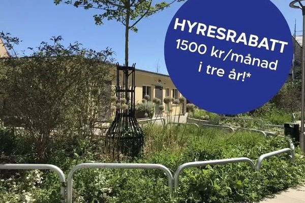 Rymlig 2:a med balkong i centrum