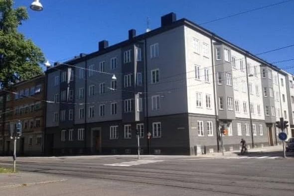 Sekelskiftestrea med burspråk nära city