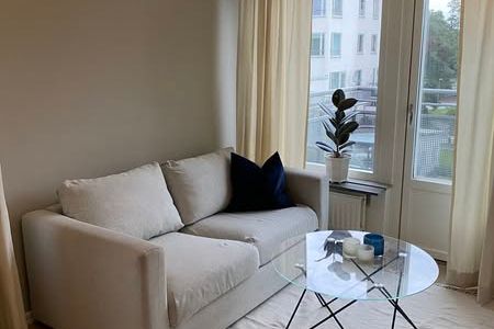 Möblerad 1:a med balkong i Täby
