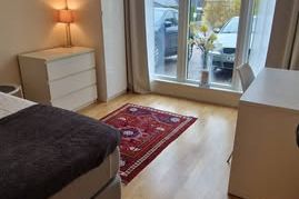 Tryggt möblerat rum nära Huddinge C