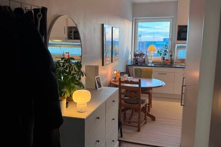 Möblerad etta i Vallastaden – utsikt