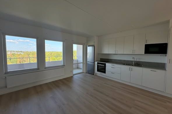 Nyproducerad 2:a med balkong i Viksäng