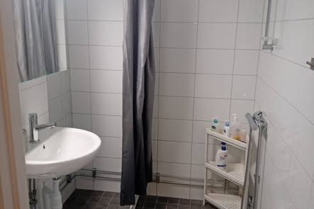 3 rok nära Mobilia – allt ingår