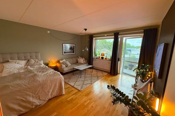 Ljus 1:a med balkong i Sköndal