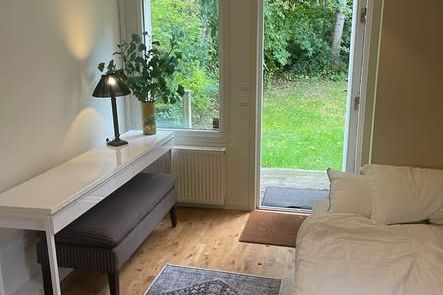 Möblerad studio på Lidingö, egen ingång