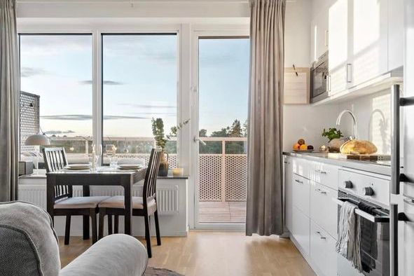Modern 1:a med balkong i Svedmyra