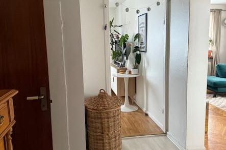 Ljus tvåa högst upp med balkong & nytt badrum