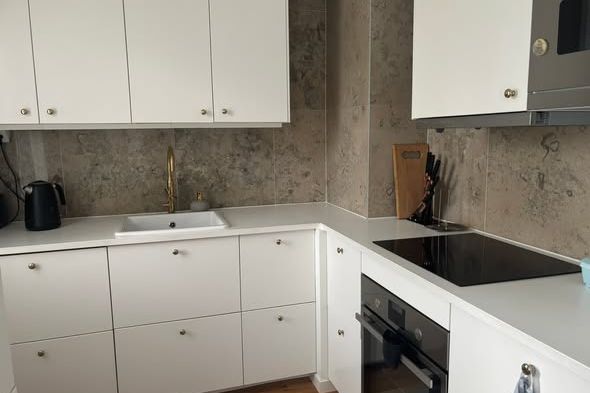 Delvis möblerad 2 rok med balkong