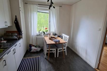 2:a 57 kvm i Hässelby Gård – P-plats