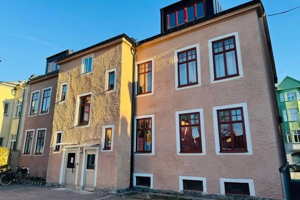 Nyrenoverad 2:a nära centrum & natur