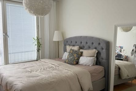 Room i modernt kollektiv i Rissne