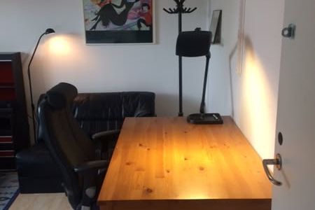 Möblerat rum nära Södertörn & KI